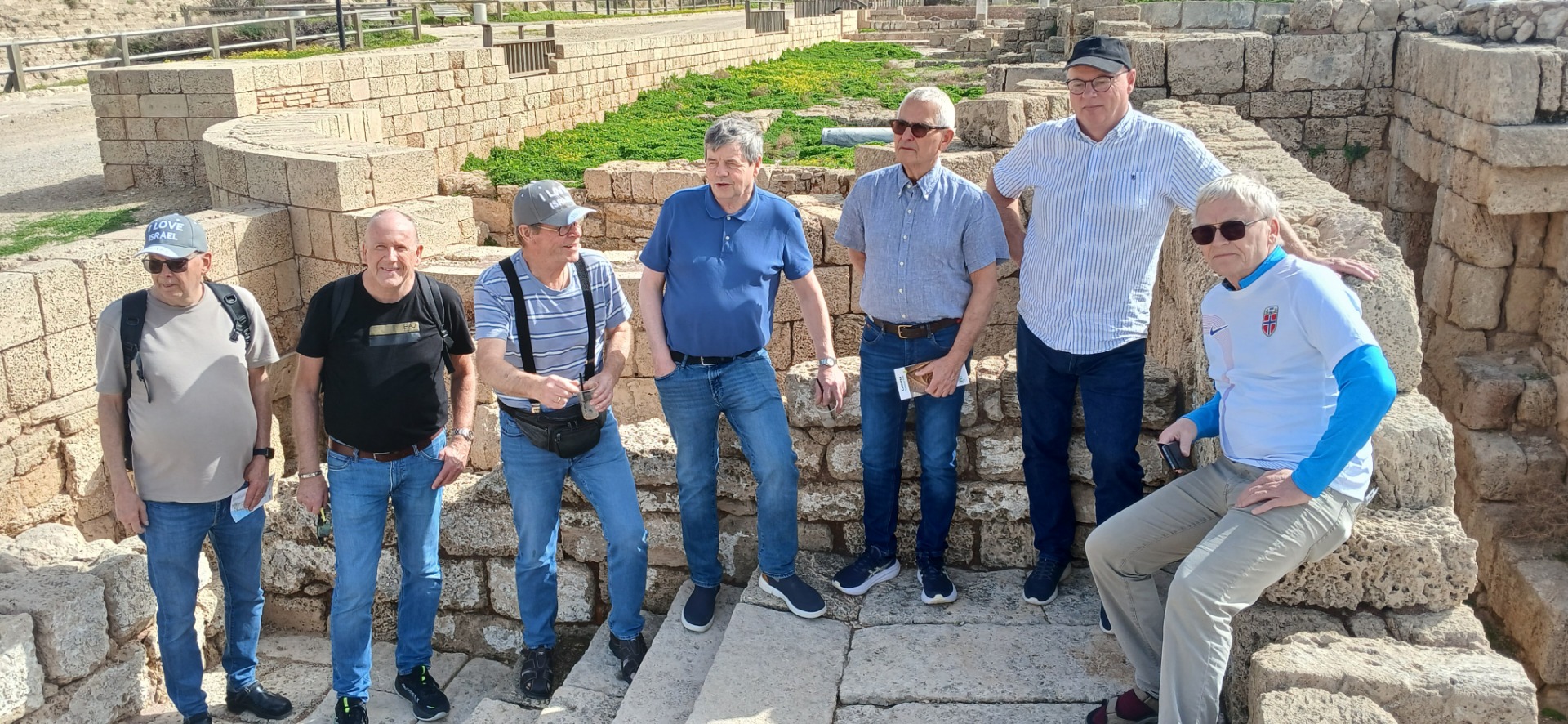 Mats Romsdal, Harald Hatløy, Poul Hansen, Karsten Sele, Birger Tjernagel, Jarle Sortland og Kenneth Reinharthsen.