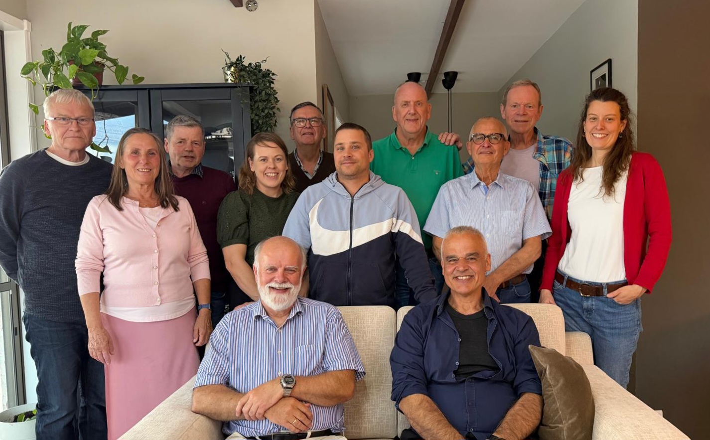 Våre frivillige i Israel våren 2026. Bak fra venstre: Kenneth Reinhardtsen, Marianne Helen Losvik, Karstein Sele. Iselin Jacobsen, Mats Romsdal, Truls Jacobsen. Harald Hatløy, Birger Tjernagel, Poul C. Hansen og Marsela Vid. Foran: Jon Einar Kvåle og Mehran Rezvani. 