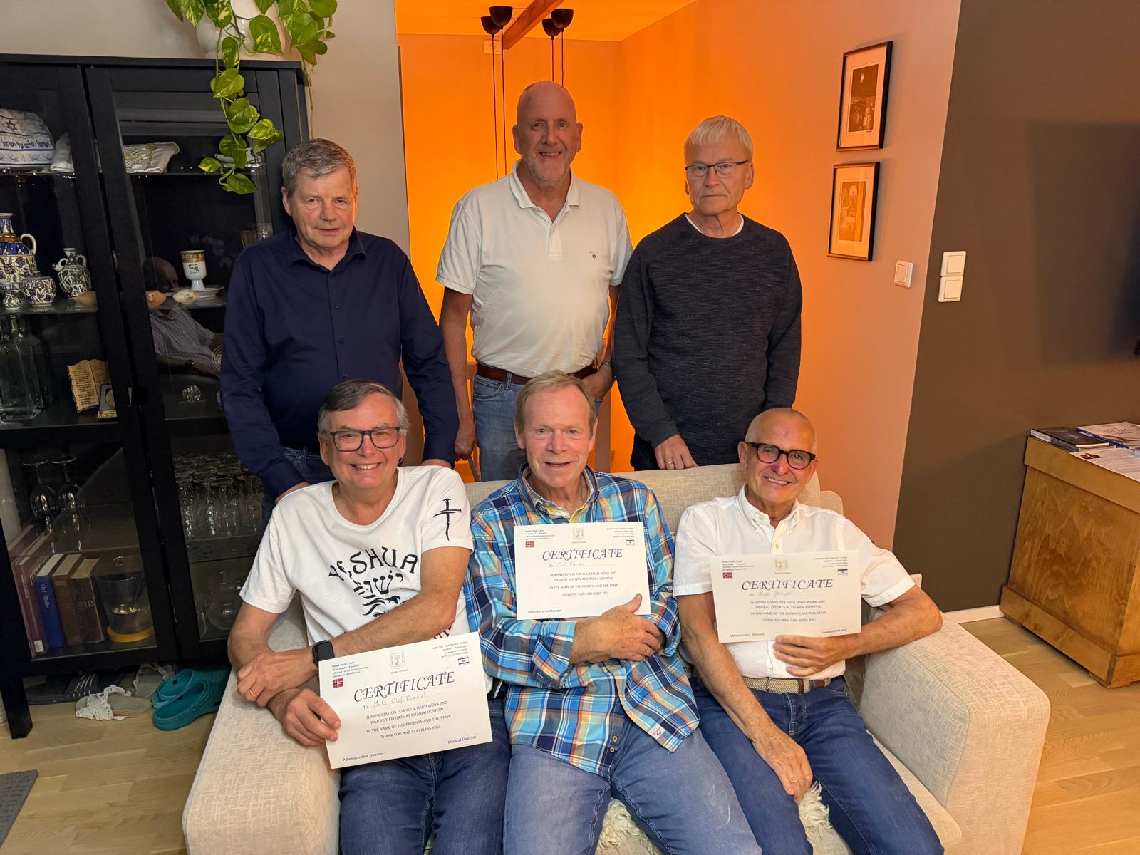 Takk til: bak; Karstein Sele, Harald Hatløy, Kenneth Reinhardtsen foran; Mats Olof Romsdal, Poul Christian Hansen og Birger Tjernagel.