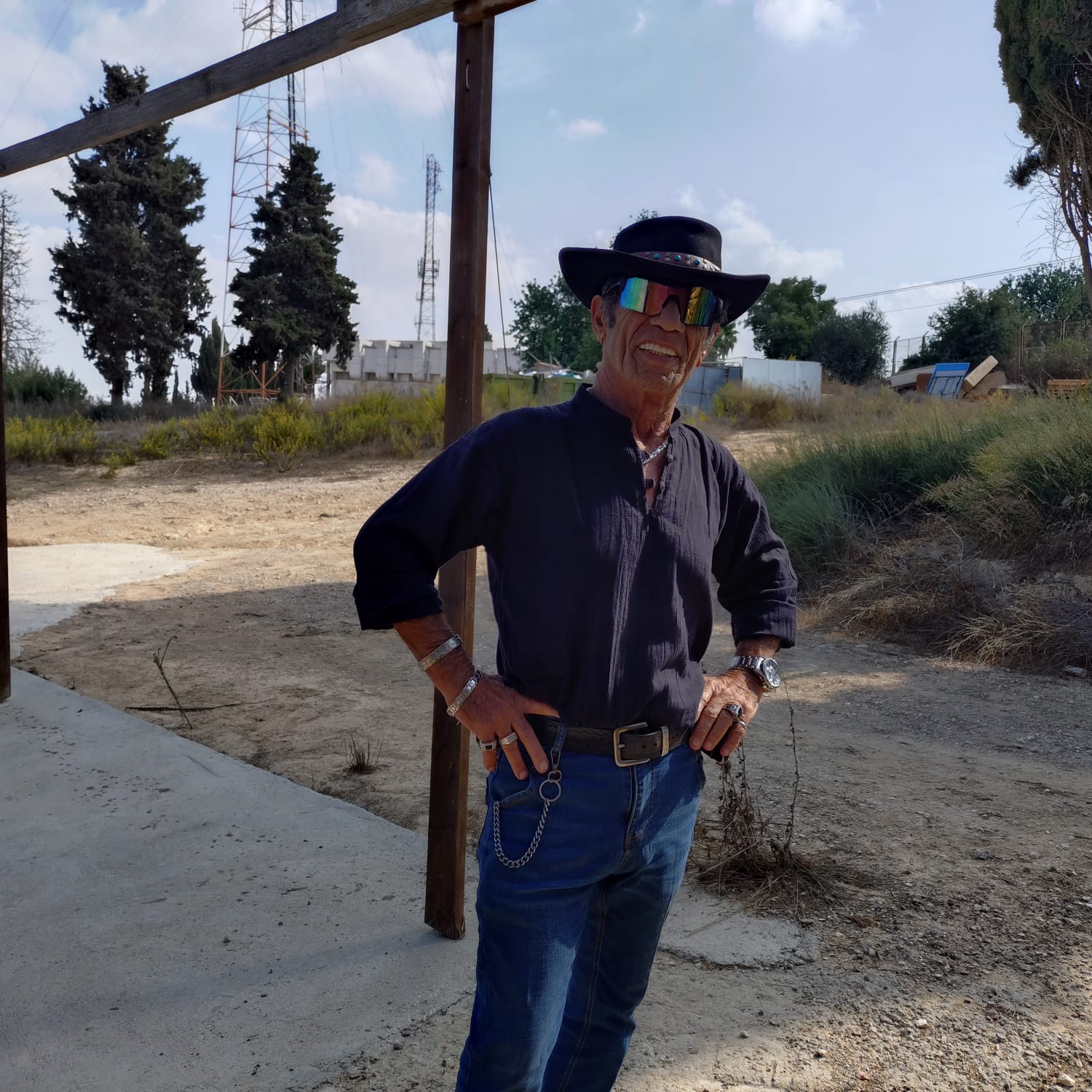David er vår kontaktperson til sykehuset. Han har i nesten 30 år vært den vi i Hjerte for Israel kan spørre om hjelp til å forstå hvordan man skal leve og drive en organisasjon i Israel. I et annet land er det andre måter å gjøre ting på enn i Norge. Da er det godt å ha David til å forhøre seg med på forhånd.